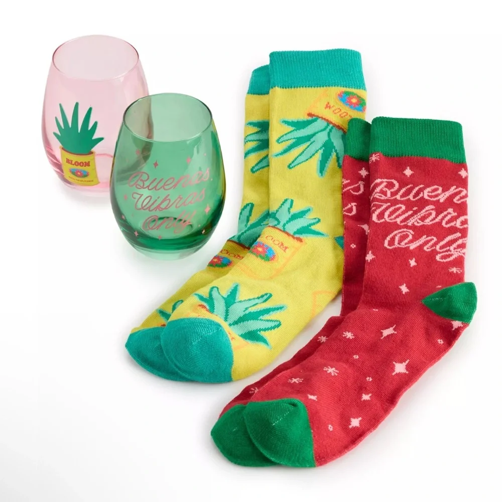 Quiero Prints Buenas Vibras Stemless Wine Glass & Socks Gift Set NEW